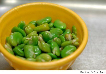http://maneatfood.files.wordpress.com/2008/03/bowl-of-fava-beans.jpg